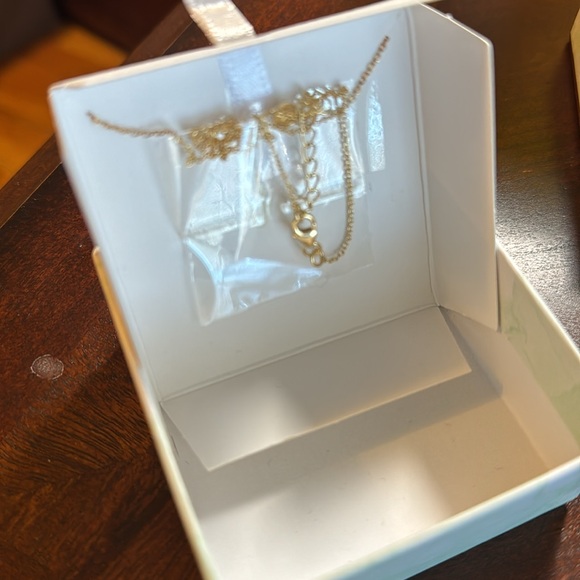 Green stone necklace, sterling silver. Adjustable. New never worn, with box. - Picture 4 of 4